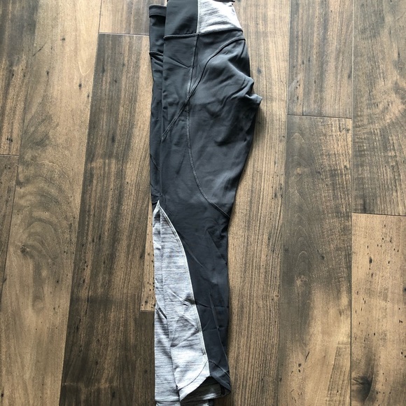 Lululemon Run with the Sun Tight - Picture 3 of 6